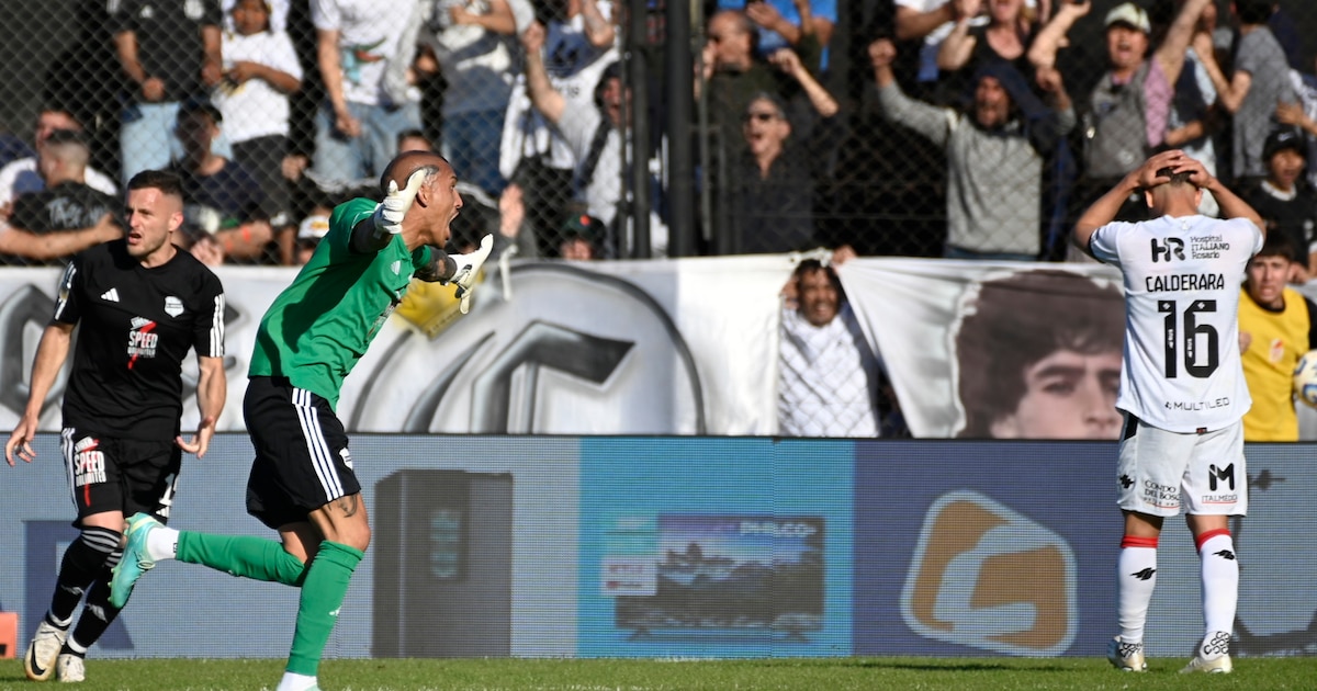 Two goals in the last three minutes with a goalie assist to tie the game: an incredible 3-3 finish between Riestra and Newell's