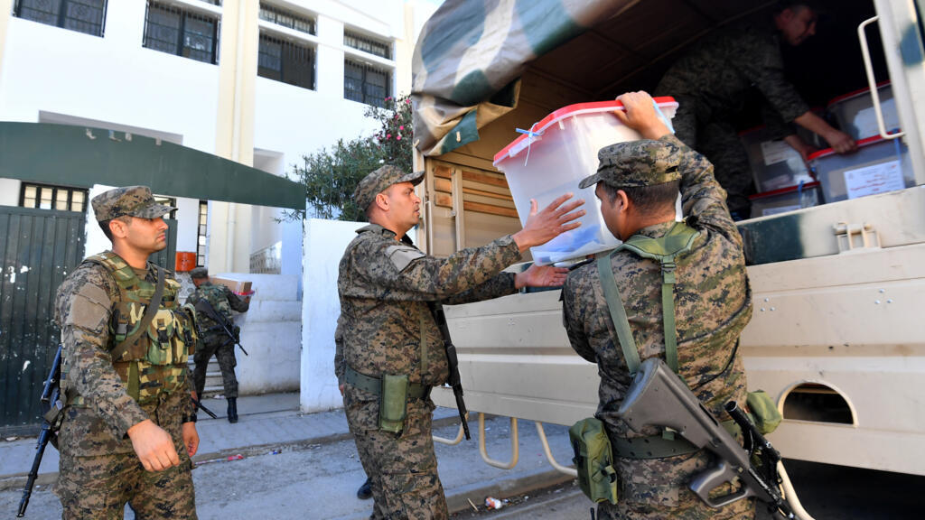 Tunisia votes in presidential elections in a context of repression